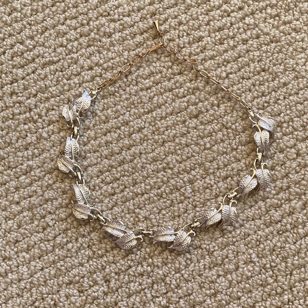 NEW Leaf Collar Necklace Silver Plated Delicate